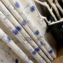 Tenda Semplice Americana Su Misura, Tessuto Di Lino E Cotone Morbido Isolante Con Ricamo Blu.