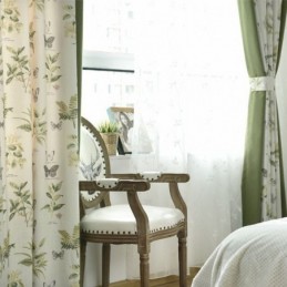 Tende In Cotone E Lino Con Stampa Floreale E Cuciture A Motivo Vegetale Per Il Soggiorno