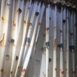 Tenda Beige Con Motivo A...