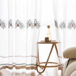 Tende In Tulle Ricamate, Eleganti Tende Per Il Soggiorno